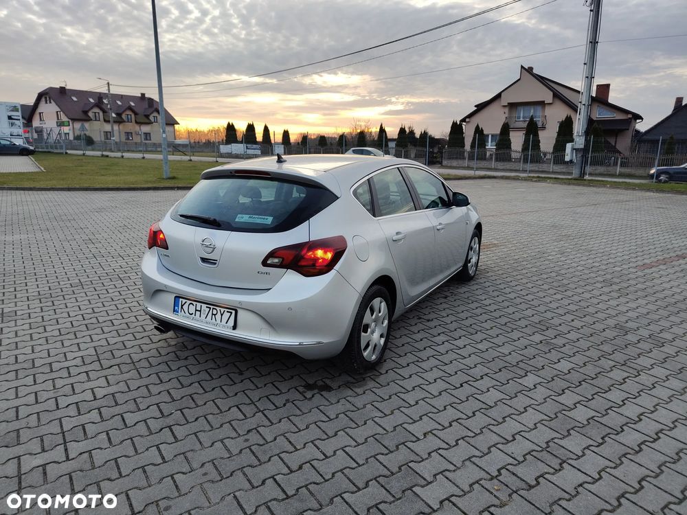 Opel Astra 2.0 CDTI Cosmo - 8