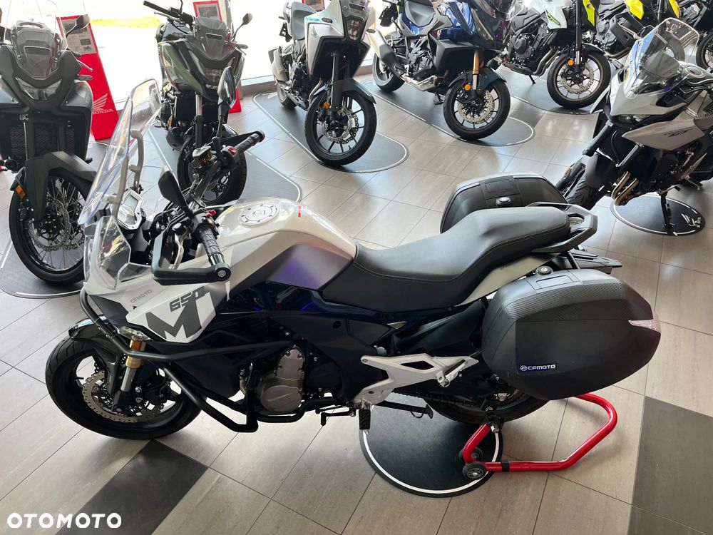 CFMoto 650 MT - 12