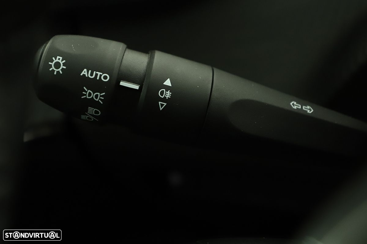 Peugeot 2008 1.2 PureTech Allure - 17