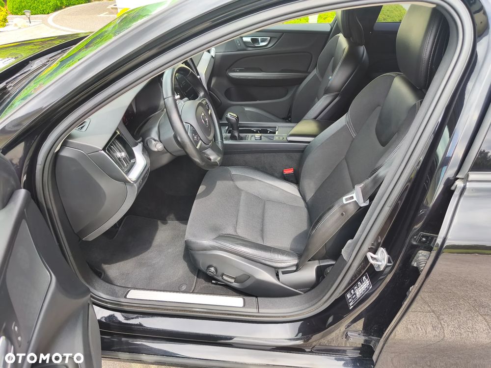 Volvo V60 D3 Momentum Core - 13
