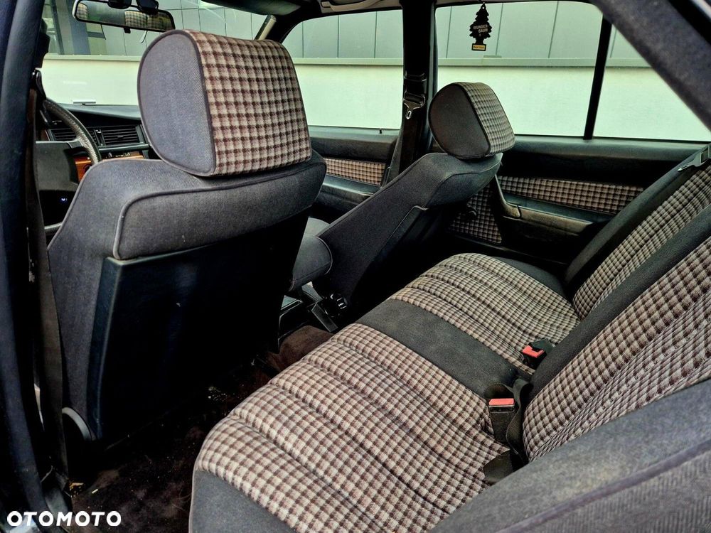 Mercedes-Benz W201 (190) - 19