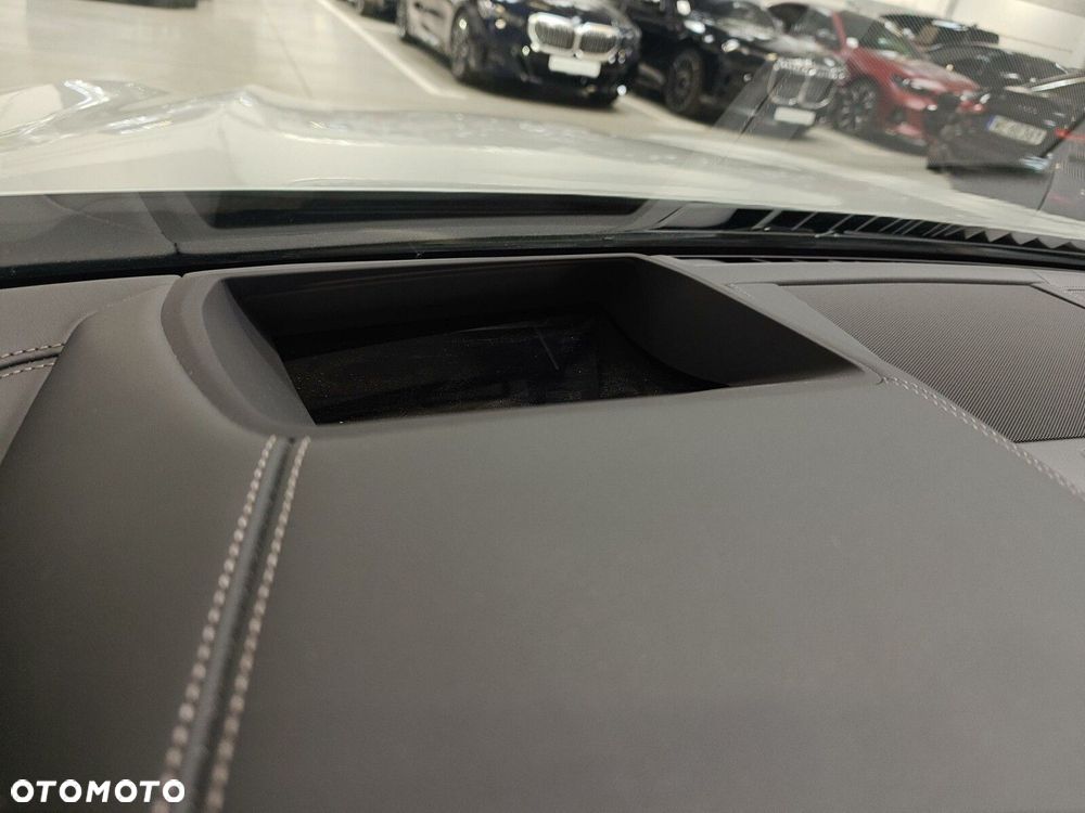 BMW Seria 8 840i - 13