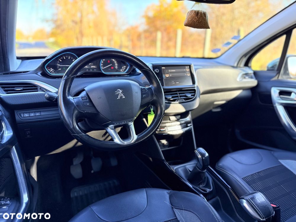 Peugeot 2008 1.2 Pure Tech Allure S&S - 18