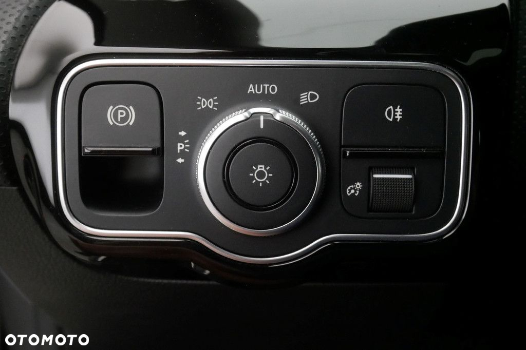 Mercedes-Benz CLA - 27