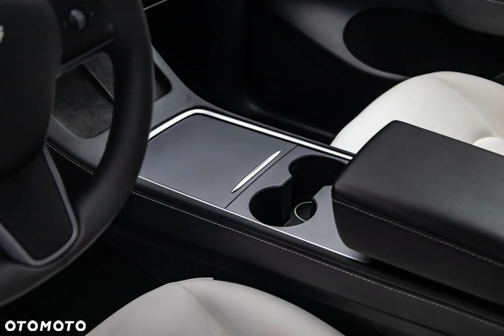 Tesla Model Y - 23
