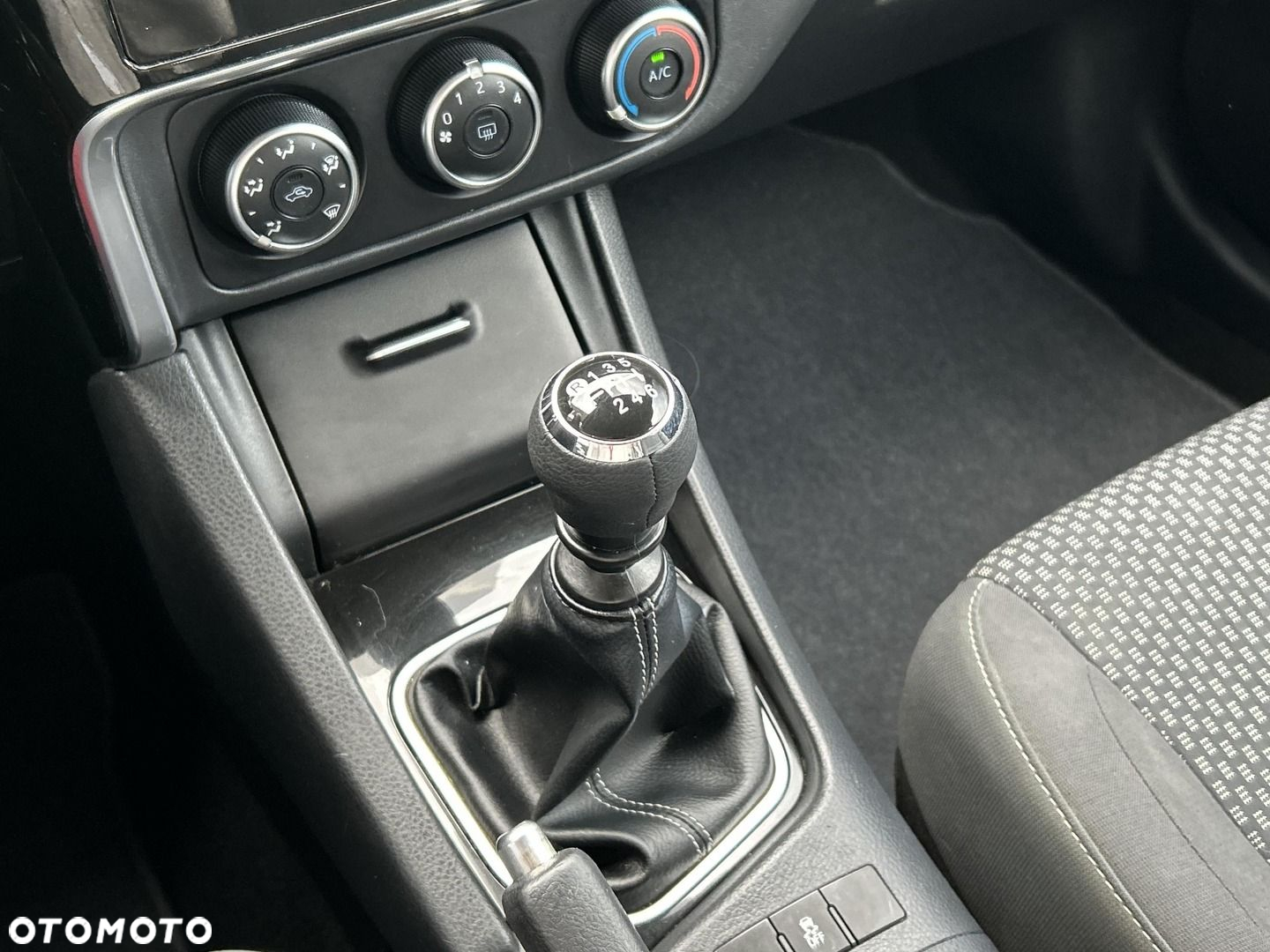 Toyota Corolla 1.6 Classic Plus - 16