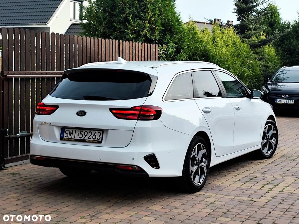 Kia Ceed 1.6 CRDi (48V Mild-Hybrid) Platinum - 32