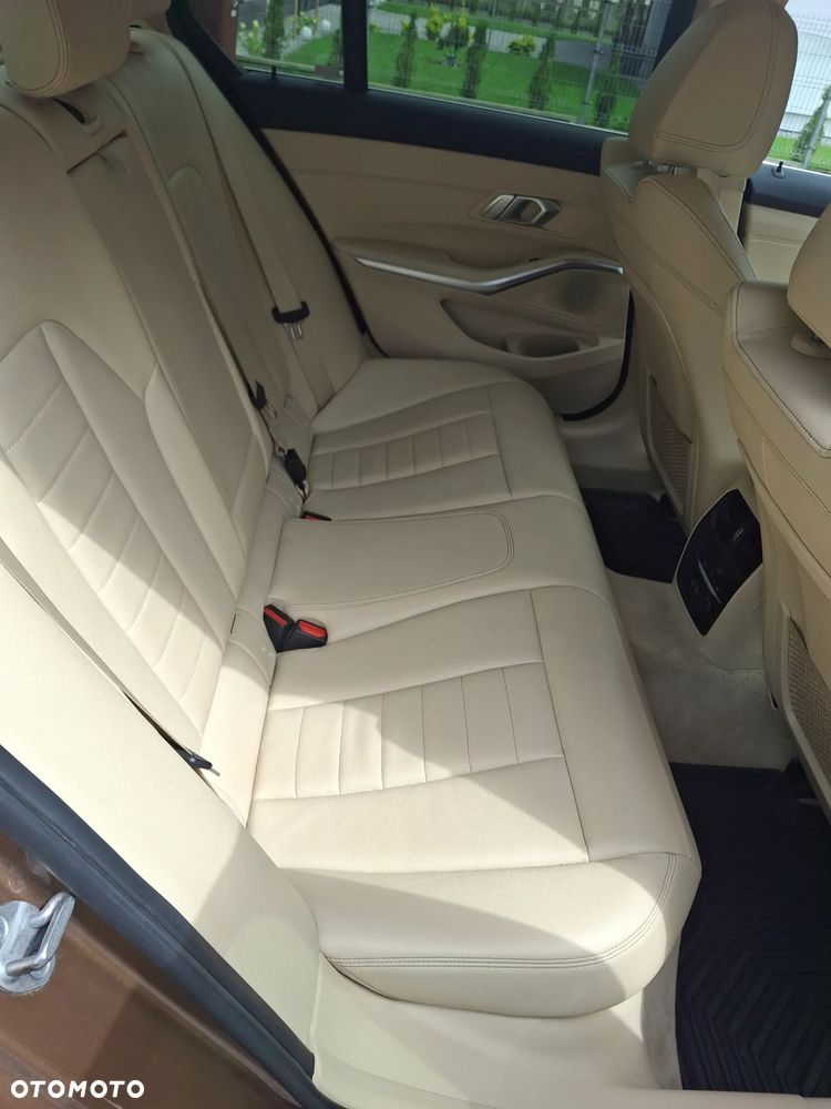 BMW Seria 3 320d xDrive Luxury Line sport - 8