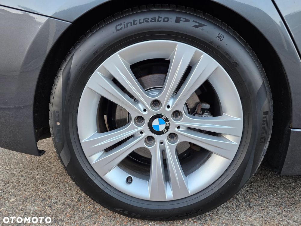 BMW Seria 3 320d - 32