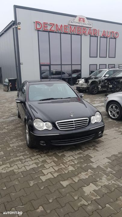 Dezmembram Mercedes Benz C Class 2.2 CDI an fabr 2006 - 1