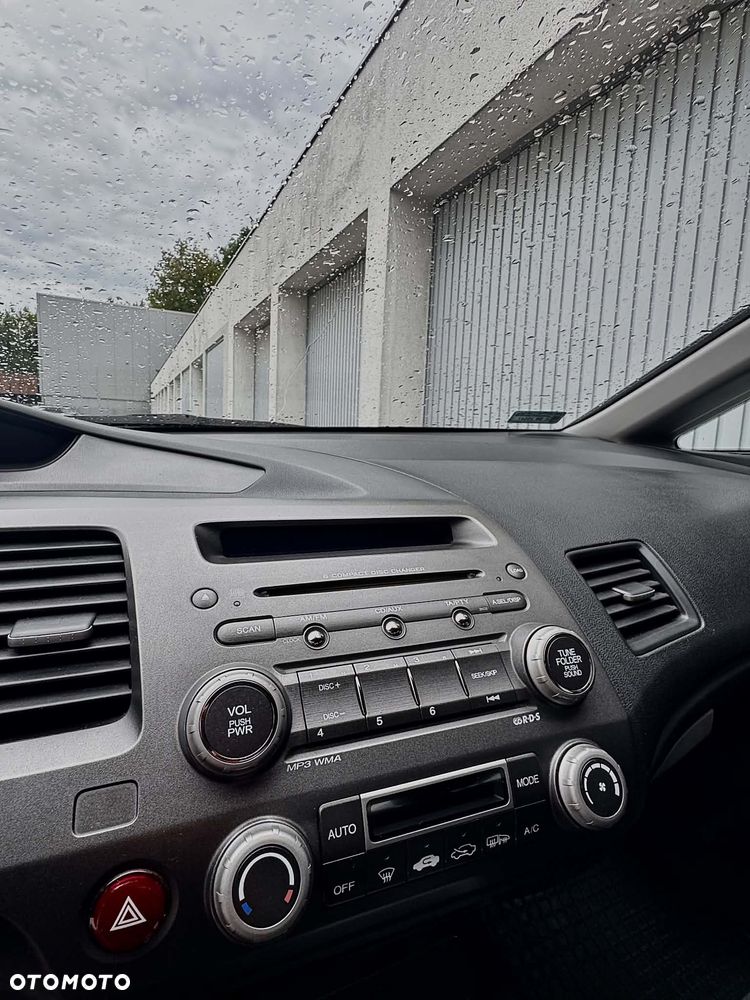 Honda Civic 1.8 Executive - 13