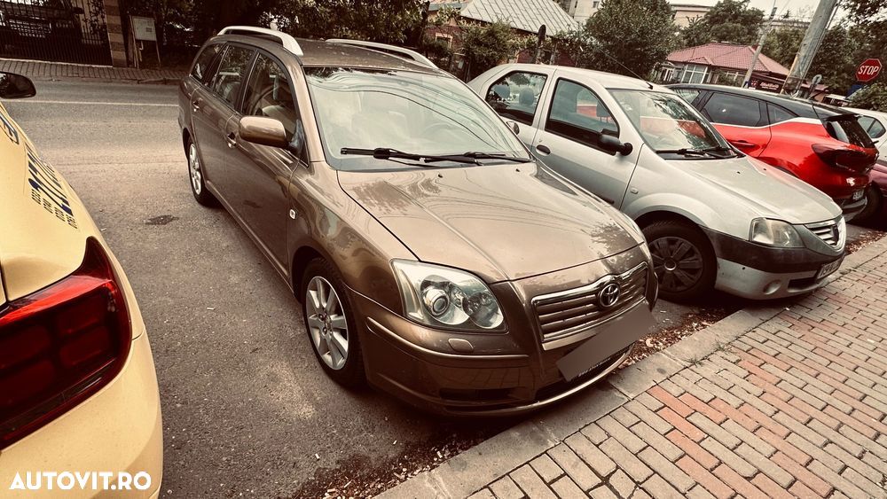 Toyota Avensis - 1