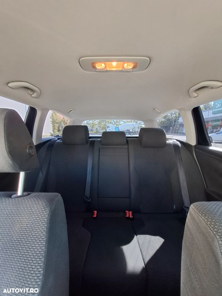 Volkswagen Passat - 14