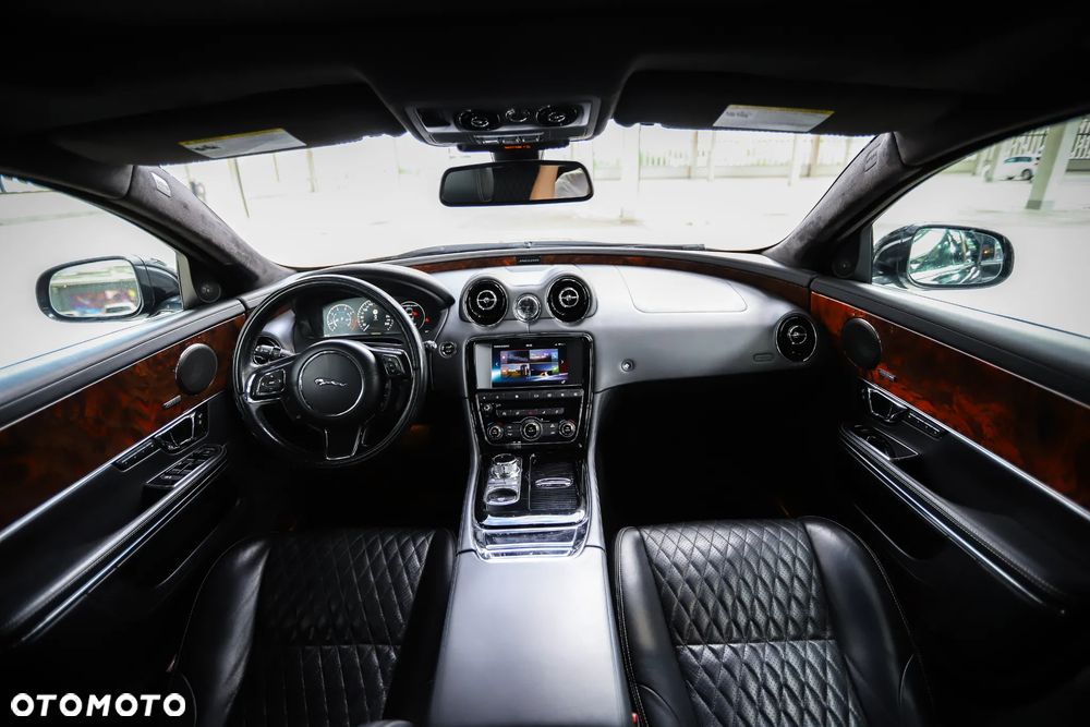 Jaguar XJ 3.0 T AWD LWB Portfolio - 8