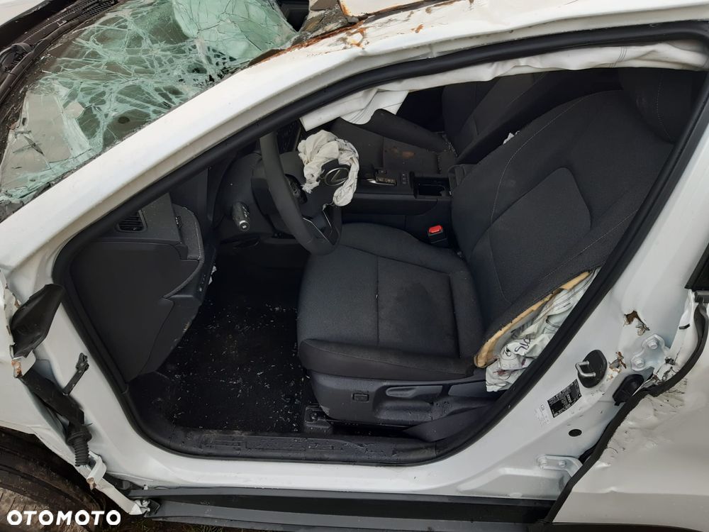 Lexus LBX 1.5 Hybrid - 8