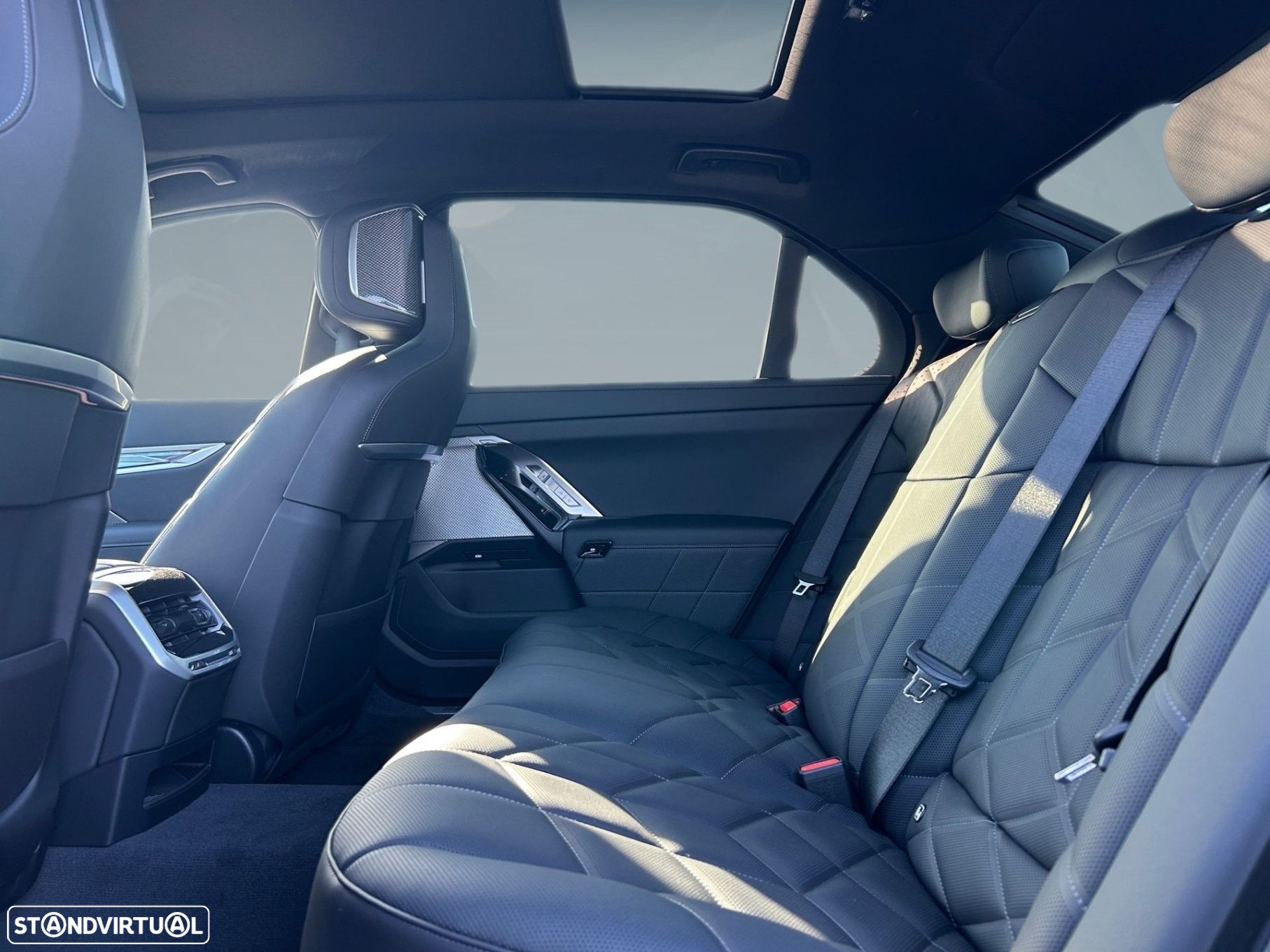 BMW i7 eDrive50 Pack Desportivo M - 8