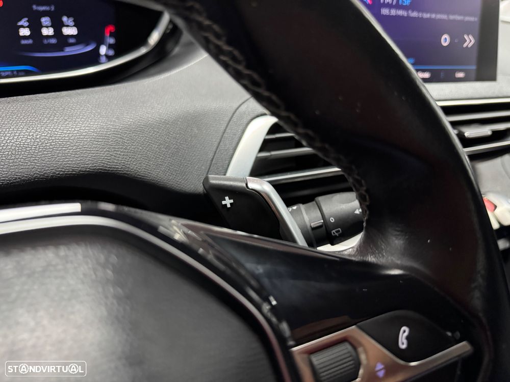 Peugeot 3008 1.2 PureTech Allure EAT6 - 24