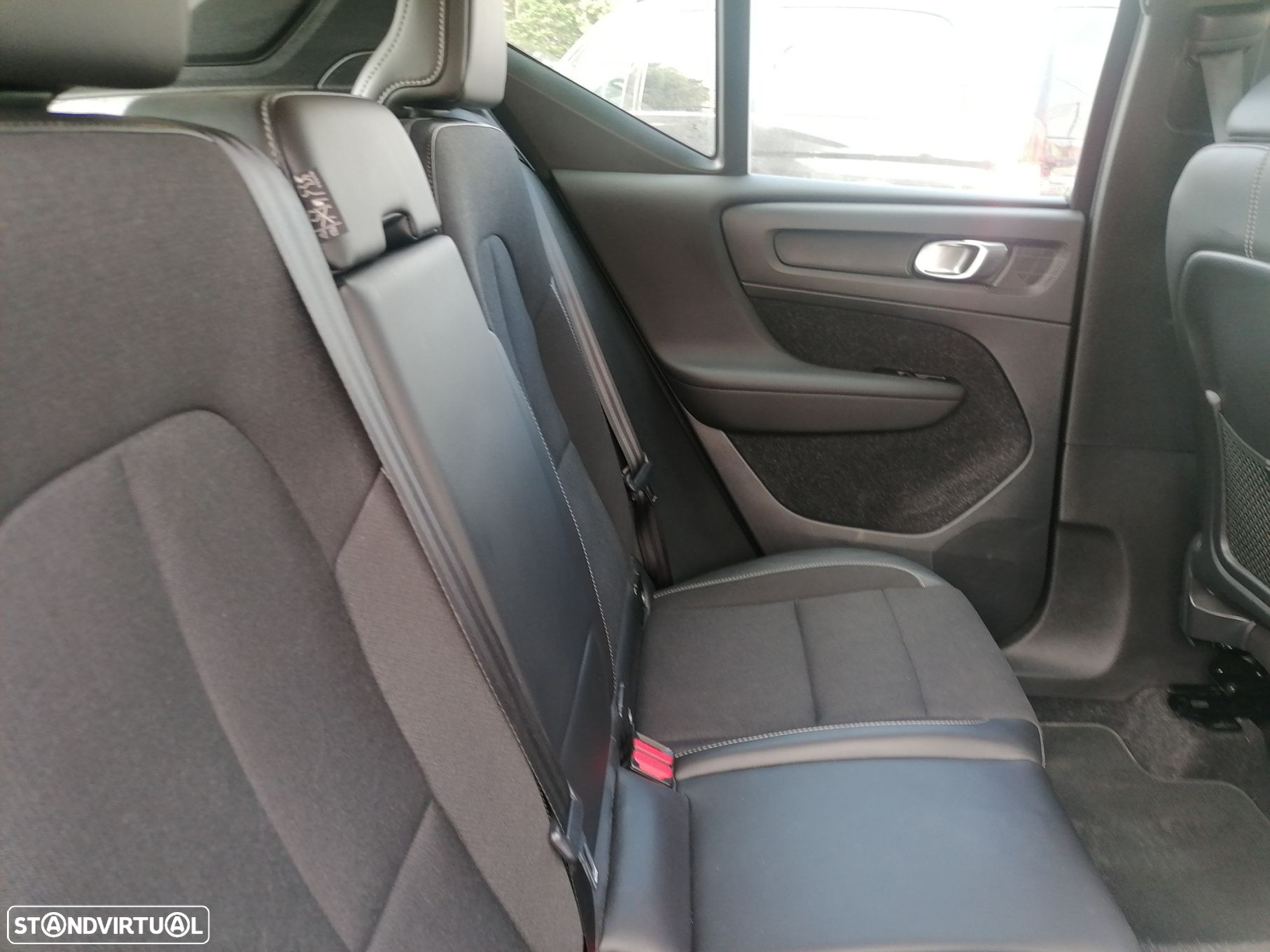 Volvo XC 40 2.0 D3 Momentum Plus - 28