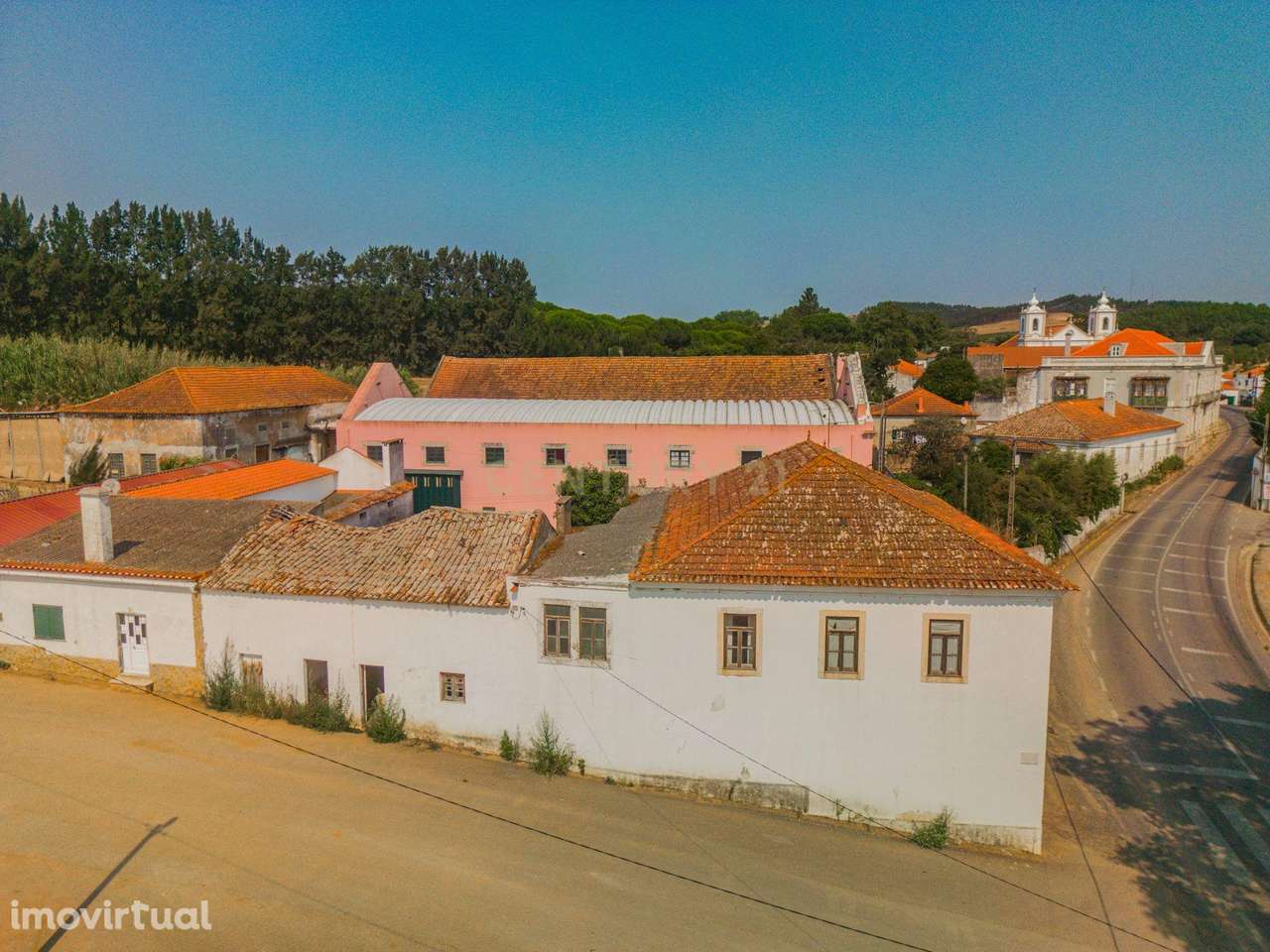 Prédio no coração do Sanguinhal, Bombarral - Grande imagem: 4/17