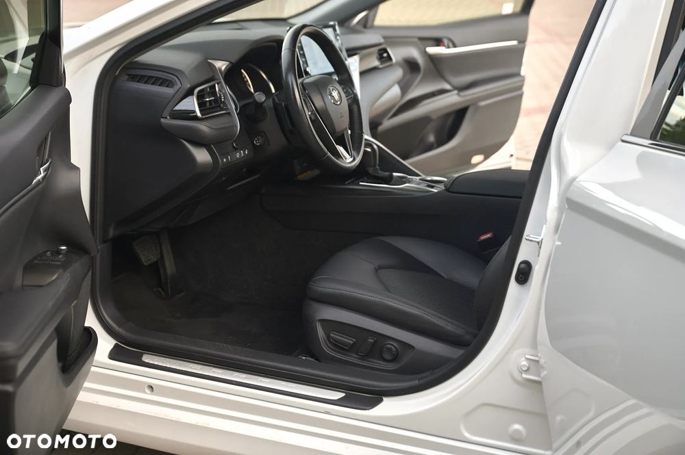 Toyota Camry 2.5 Hybrid Executive CVT - 22