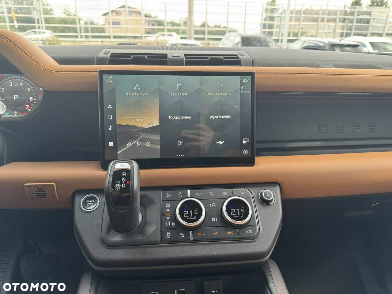 Land Rover Defender - 22
