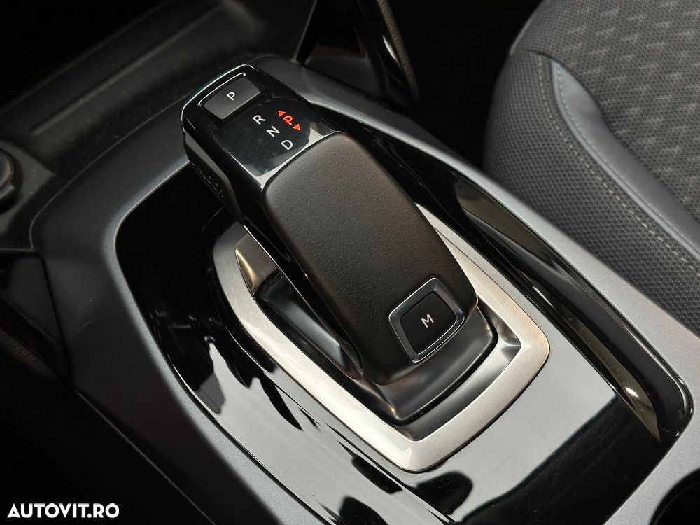Peugeot 2008 PureTech 130 EAT8 Allure - 15