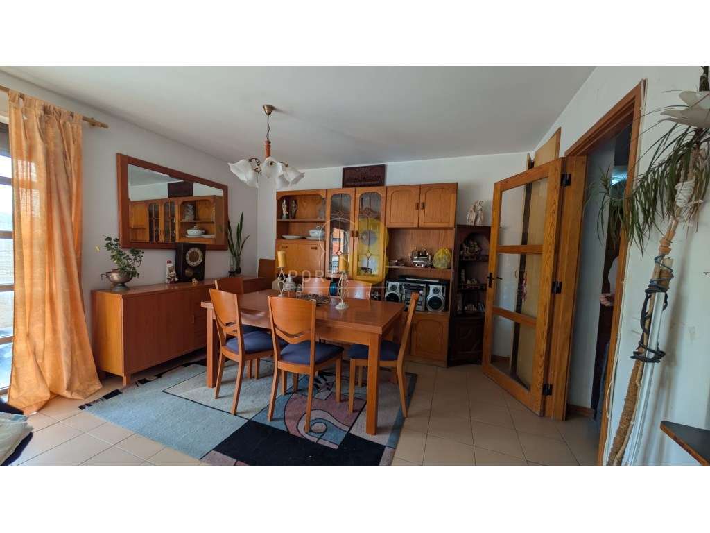 Apartamento T3 com Excelente Exposição Solar e Vistas Desafogadas - Grande imagem: 2/20