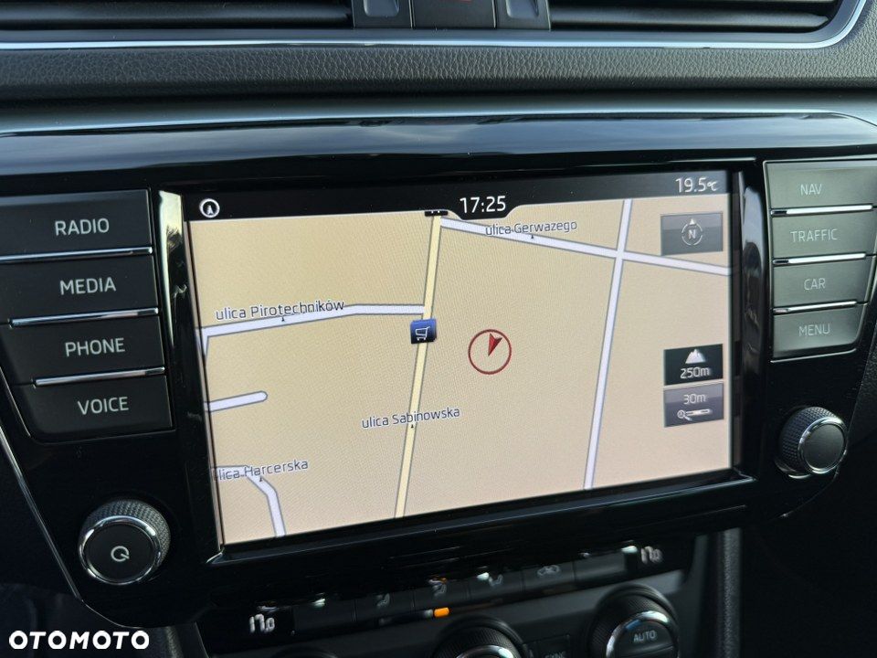 Skoda Superb 1.8 TSI Sportline DSG - 24