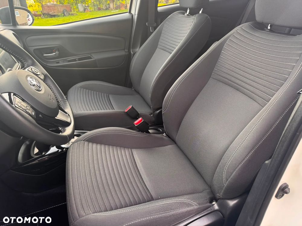 Toyota Yaris Hybrid 100 Selection - 28