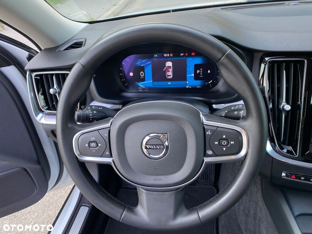 Volvo V60 B4 D Momentum Core - 13