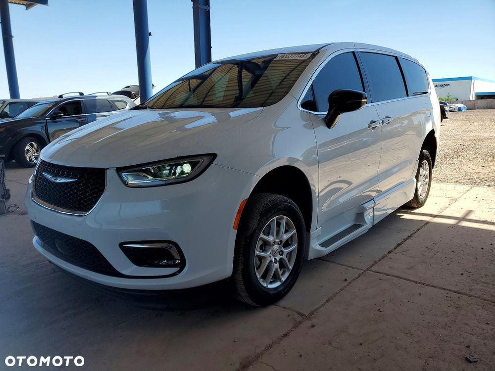 Chrysler Pacifica - 2