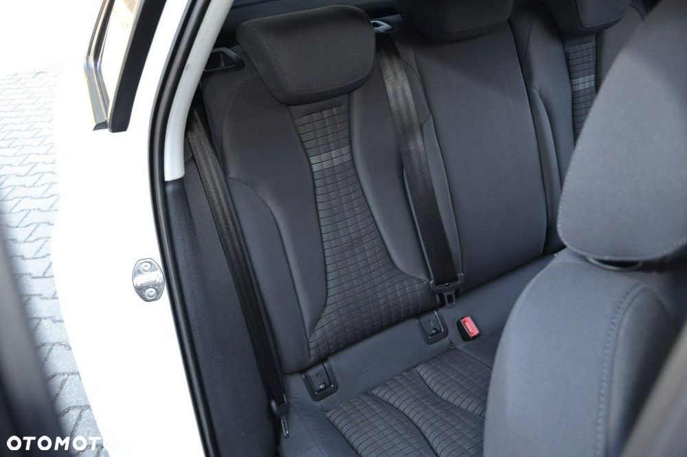 Audi A3 Sportback 2.0 TDI S tronic design - 37