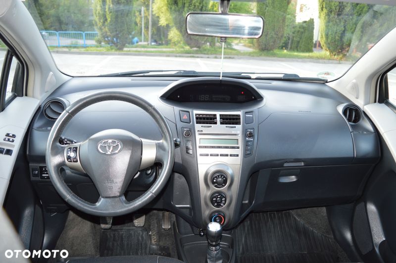 Toyota Yaris - 16