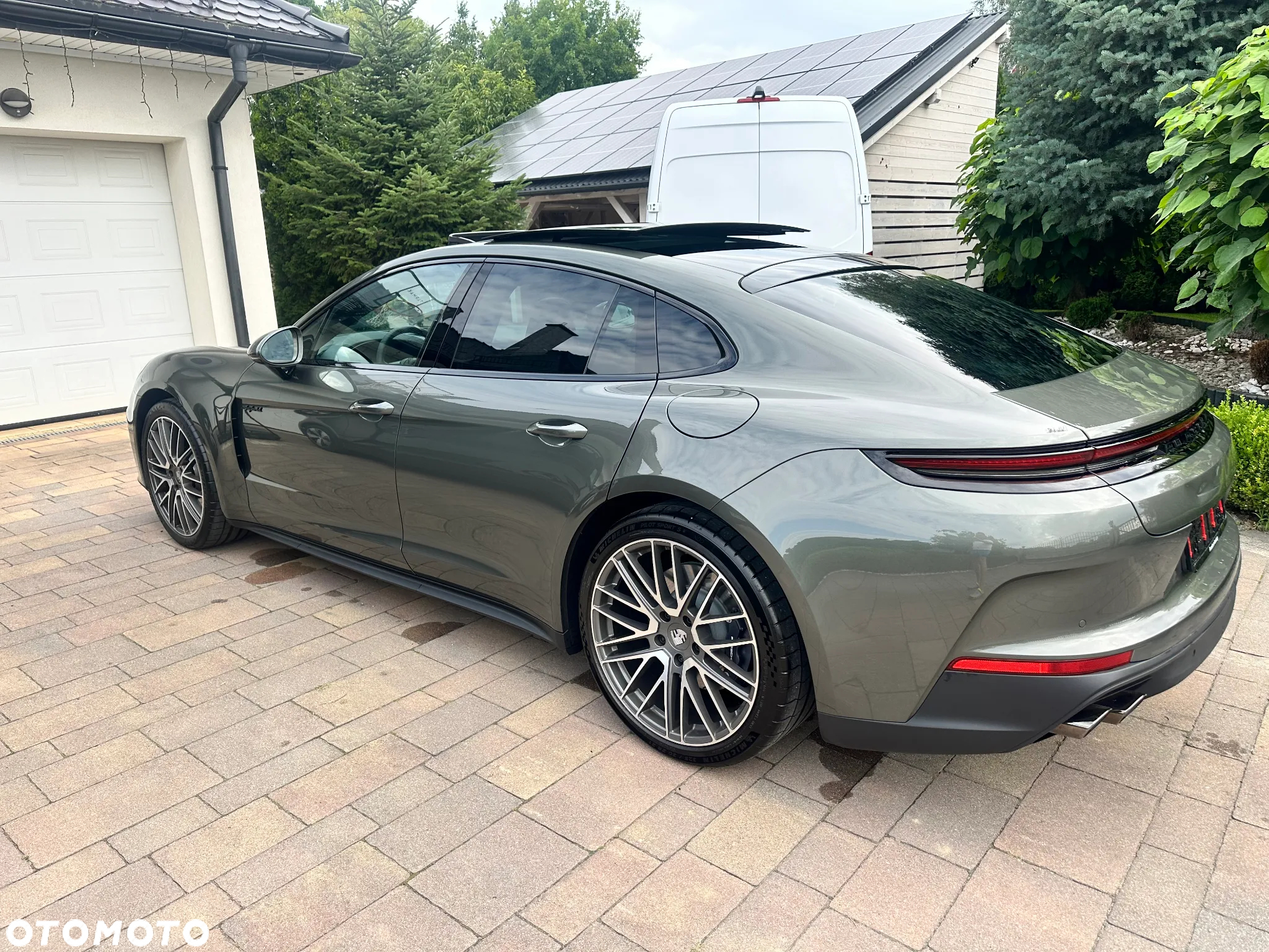 Porsche Panamera 4 E-Hybrid PHEV - 6