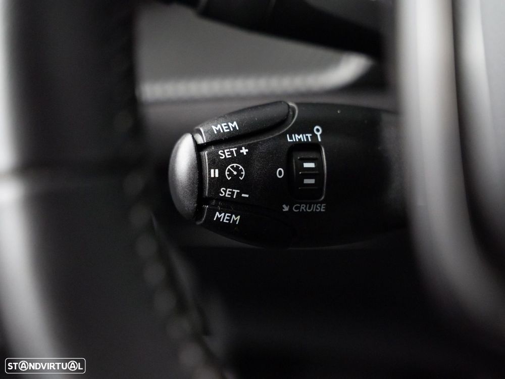 Peugeot 2008 1.2 PureTech Active Pack - 17