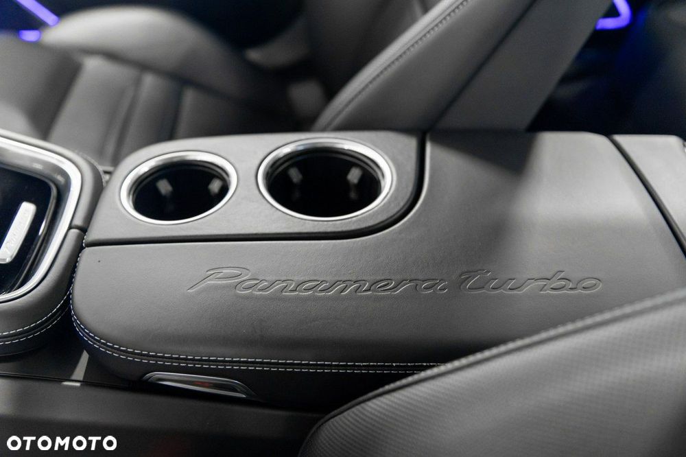 Porsche Panamera Turbo - 32