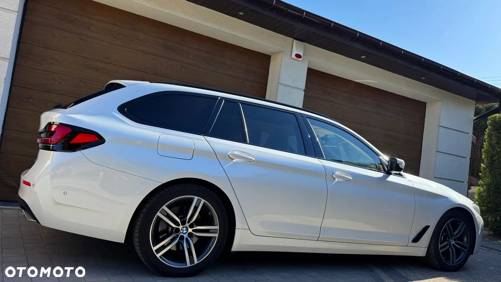 BMW Seria 5 520d Sport Line - 11