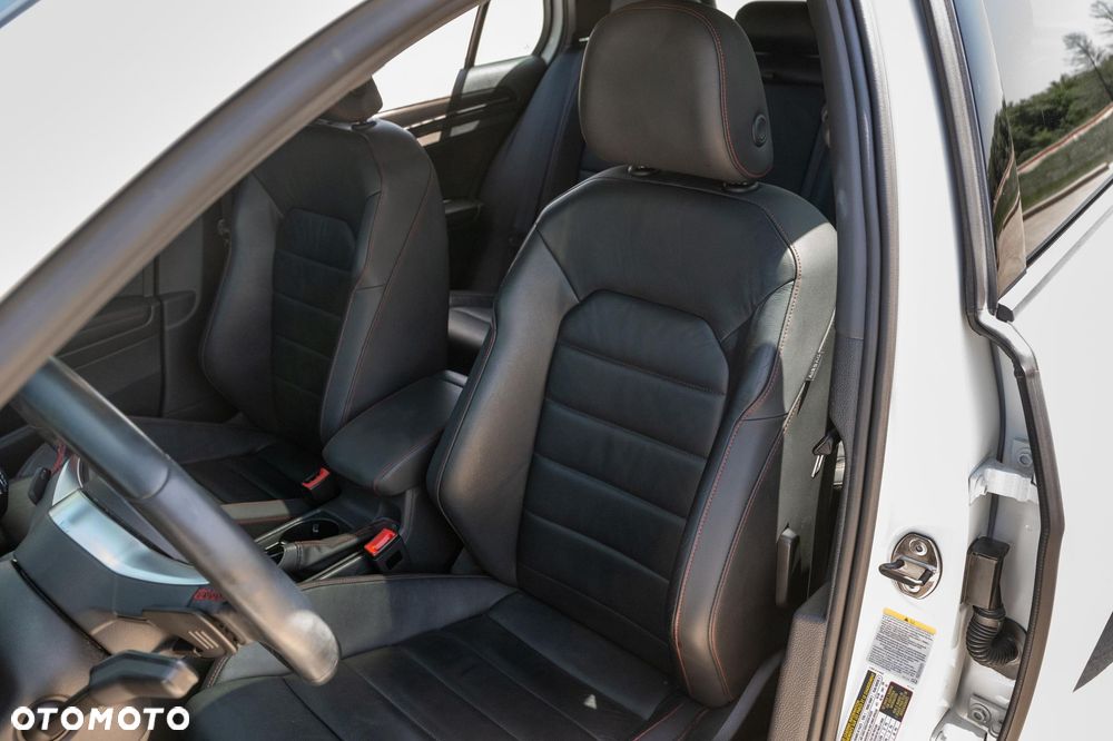 Volkswagen Golf GTI Performance BlueMotion Technology DSG - 17