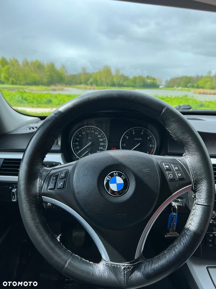 BMW Seria 3 318i - 2