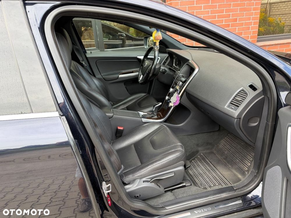 Volvo XC 60 D4 AWD Momentum - 13