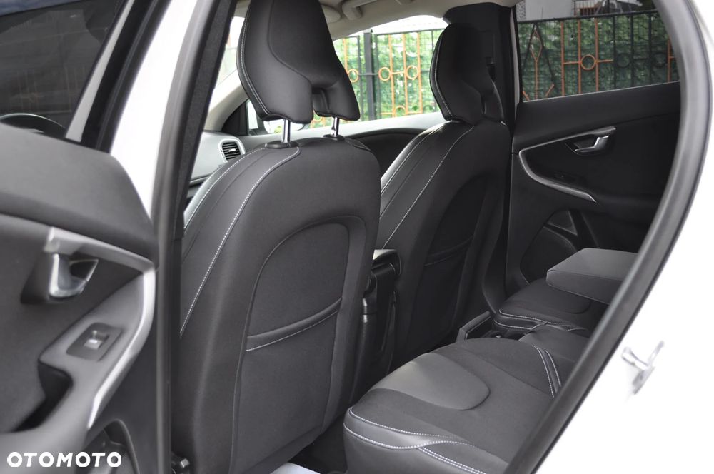Volvo V40 D2 Momentum - 18