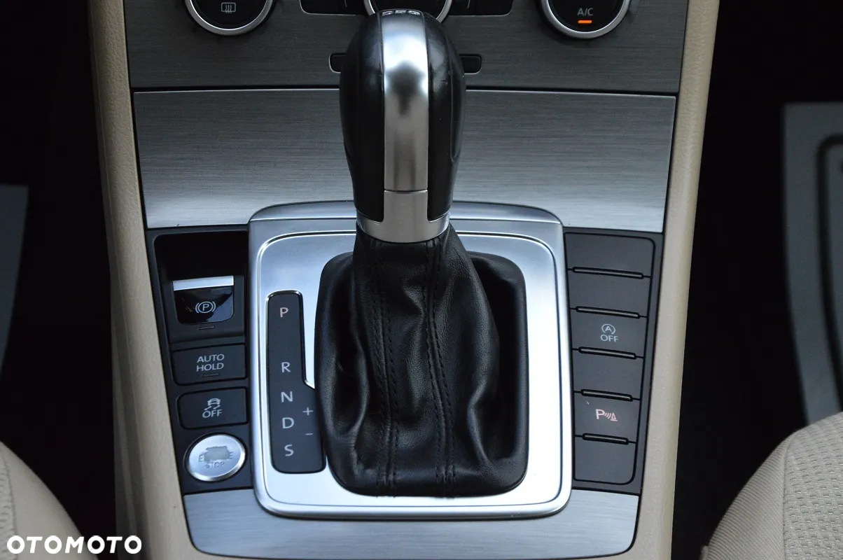 Volkswagen Passat 2.0 TDI Comfortline DSG - 14