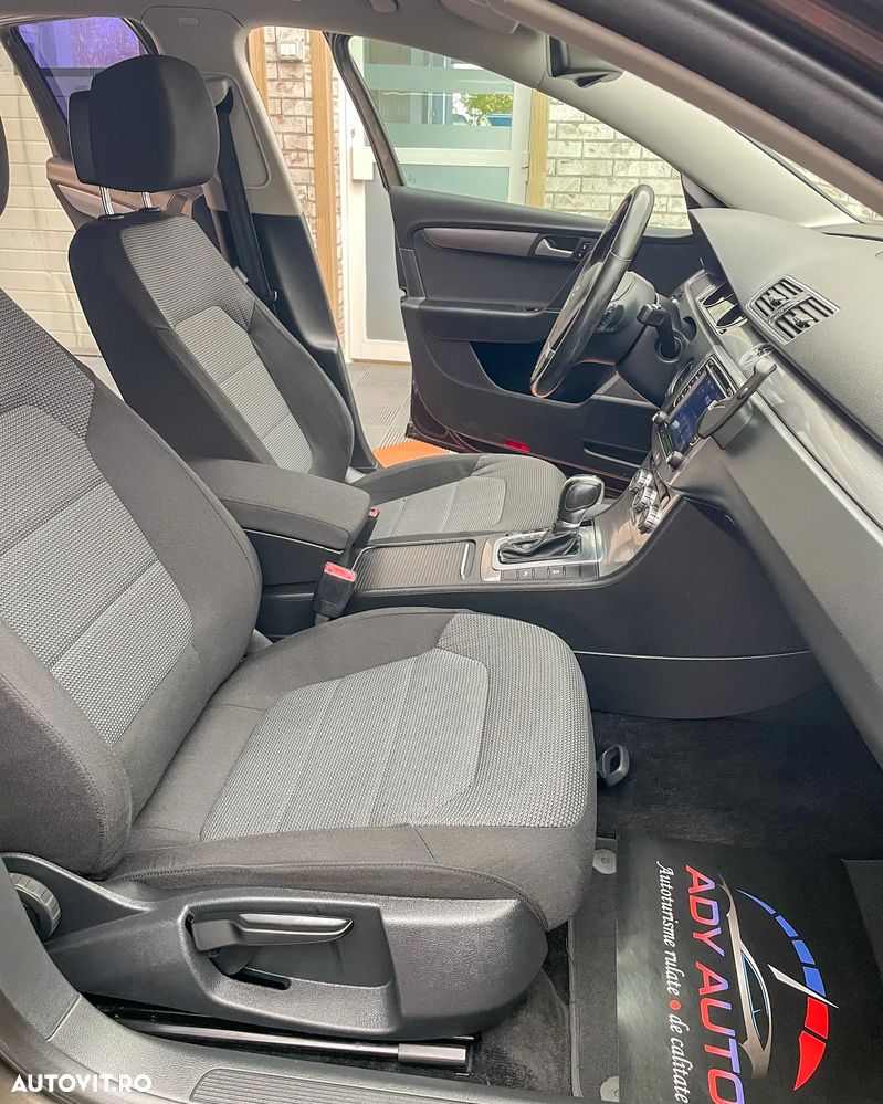 Volkswagen Passat Variant 2.0 TDI Blue TDI DSG Comfortline - 10