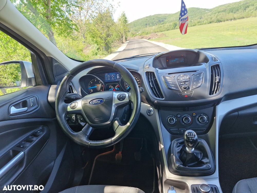 Ford Kuga 2.0 TDCi 2x4 Titanium - 8