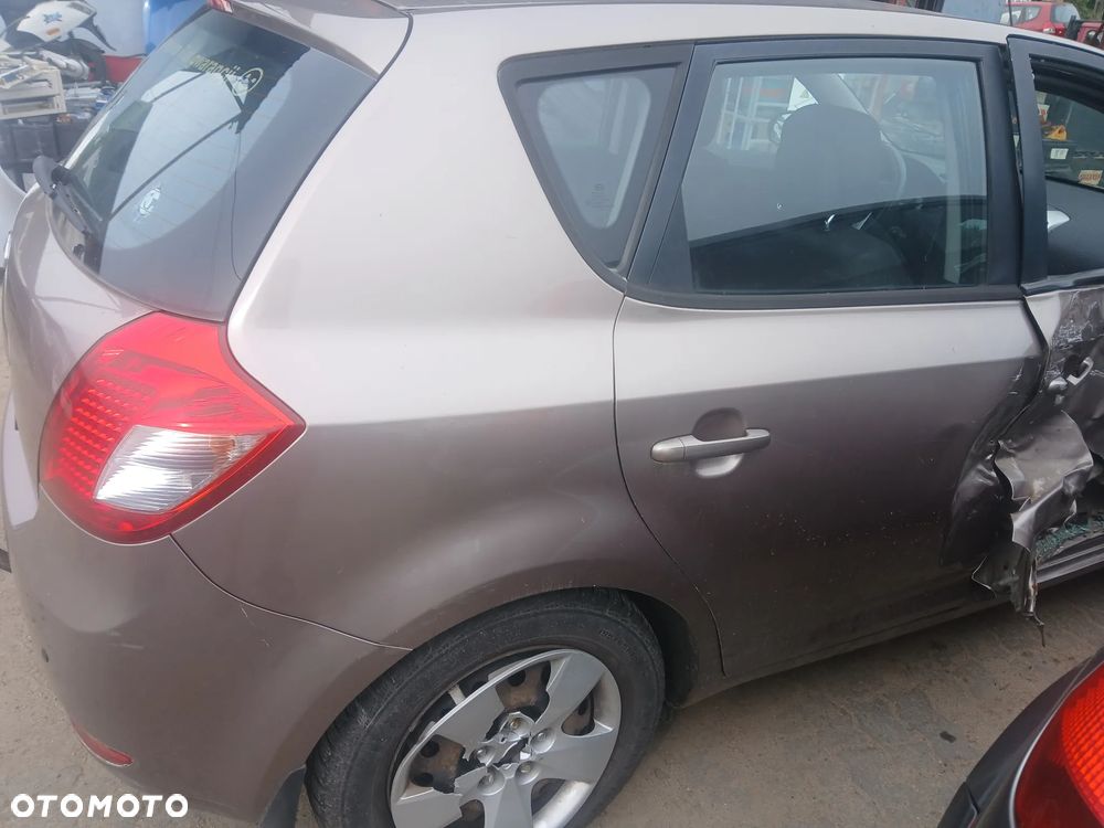 Kia Ceed lift 1.4 B 8Q HB maska pokrywa silnika klapa bagażnika zderzak lampa reflektor pas przedni stop lampy halogeny przeciwmgłowe odblaski grill atrapa znaczek błotnik błotniki drzwi zbiornik - 8