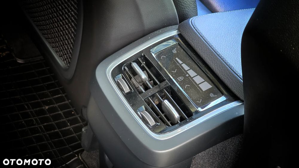 Volvo XC 90 T6 AWD Geartronic Momentum - 26