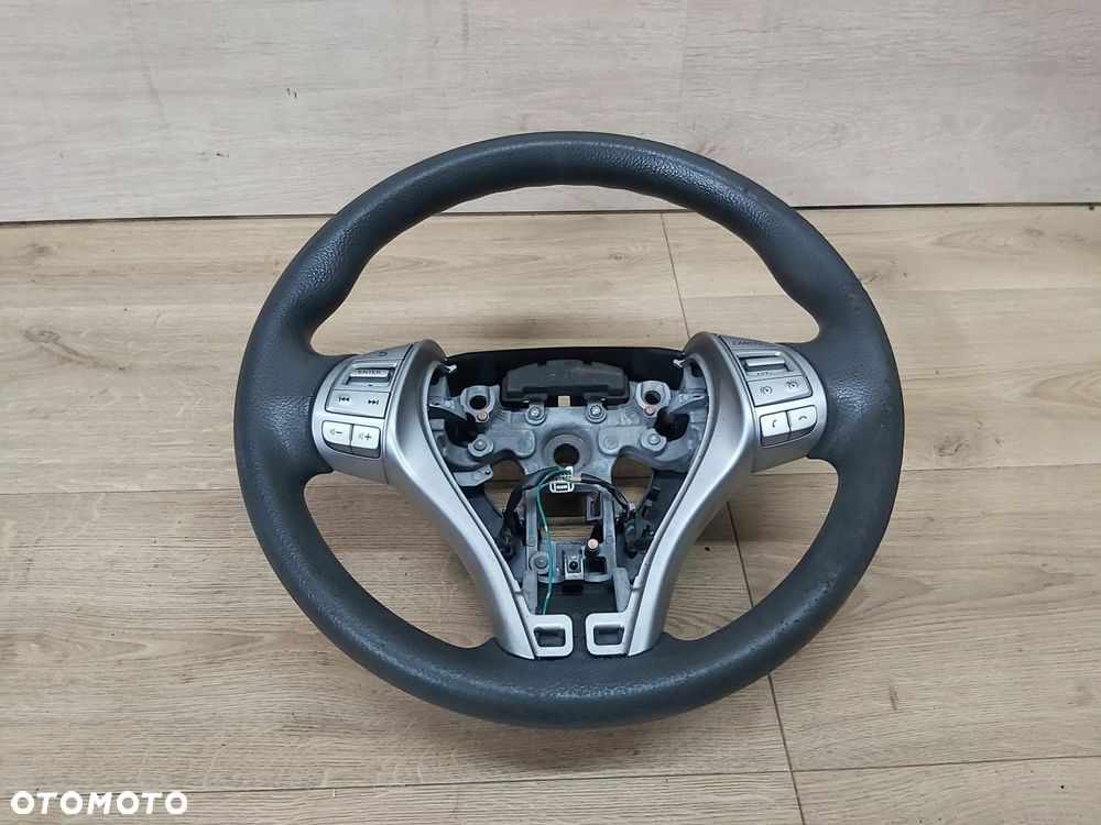 Nissan Qashqai II J11 Kierownica przycisk multifunkcja - 1