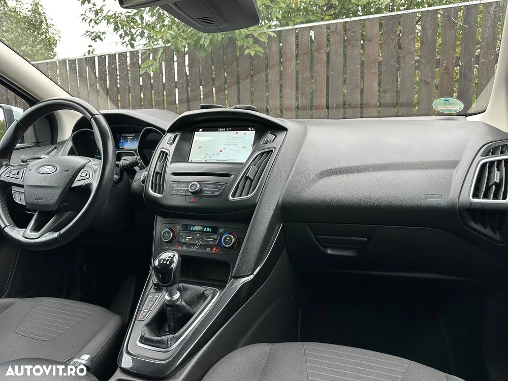 Ford Focus 2.0 EcoBlue Start-Stopp-System TITANIUM - 18