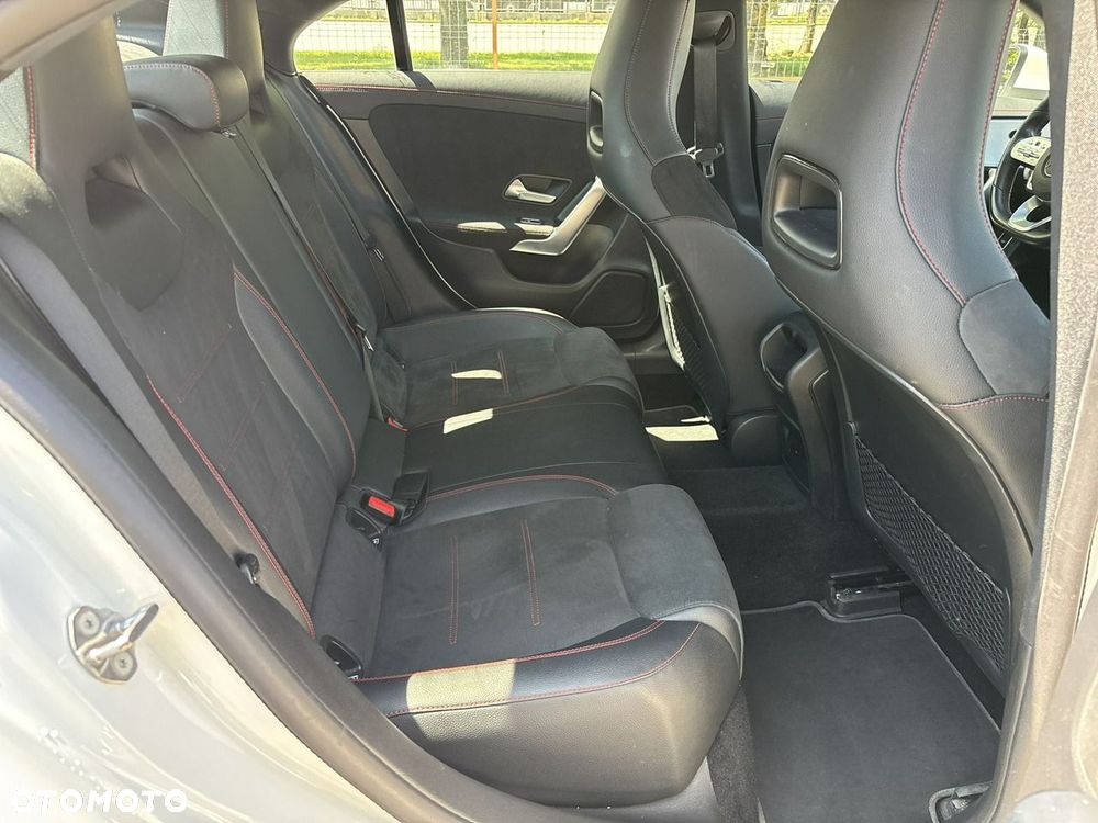Mercedes-Benz CLA 200 7G-DCT AMG Line - 17