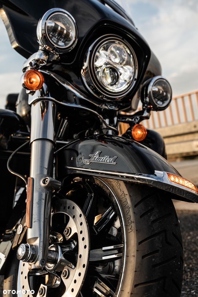 Harley-Davidson FLHT Electra Glide Standard - 2